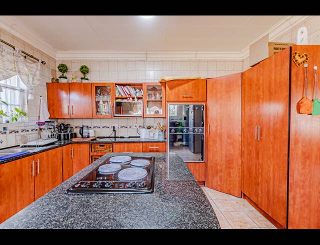 5 BEDROOM HOUSE FOR SALE IN AMANDASIG